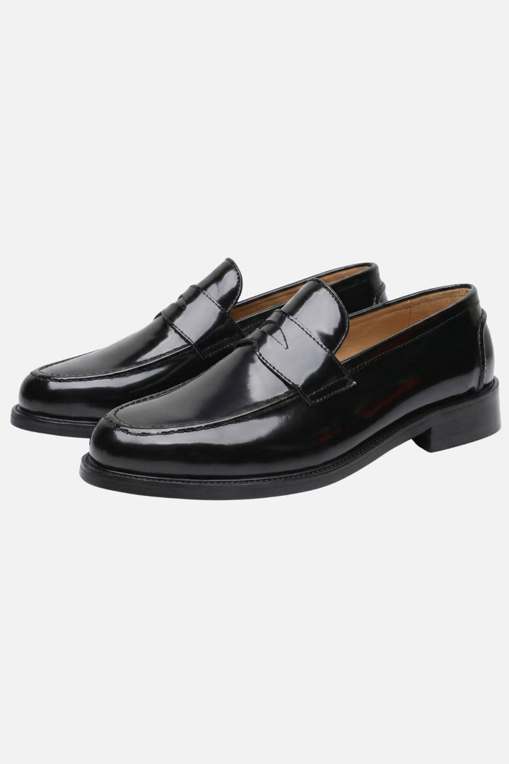 The Structura Loafer